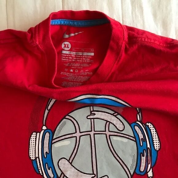 Nike boys athletic T-shirt size XL - Picture 2 of 2